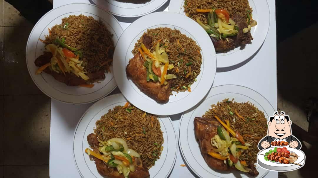 Chicken, seasoned rice and vegetables served at Giddipass Crest